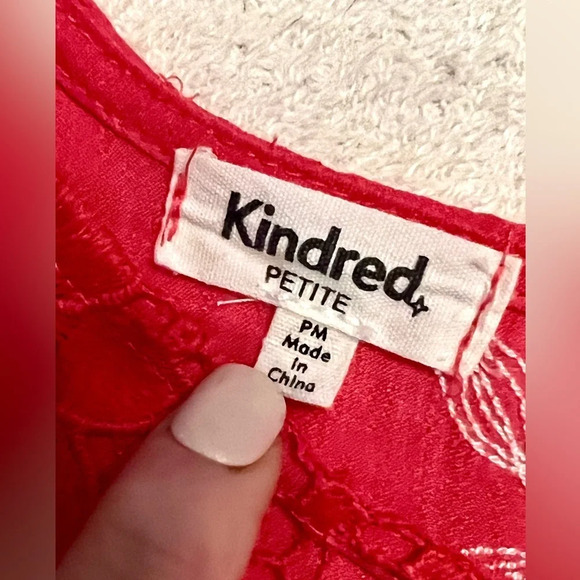 KINDRED Bright coral embroidered floral design top size PM. - Picture 10 of 13